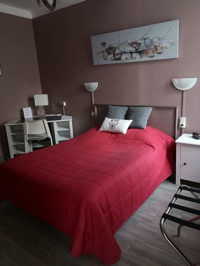 Les Glycines Bed & Breakfast เลอวีก็อง ภายนอก รูปภาพ