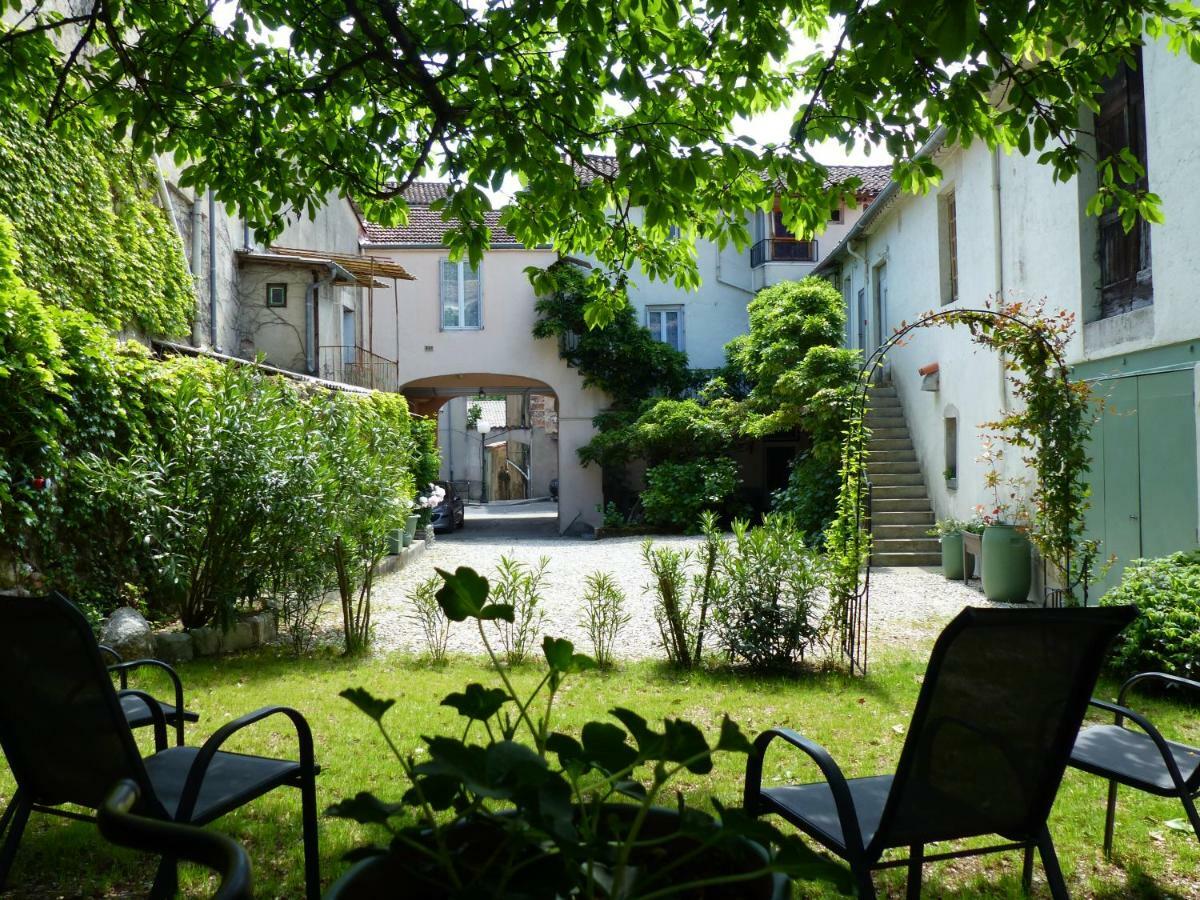 Les Glycines Bed & Breakfast เลอวีก็อง ภายนอก รูปภาพ